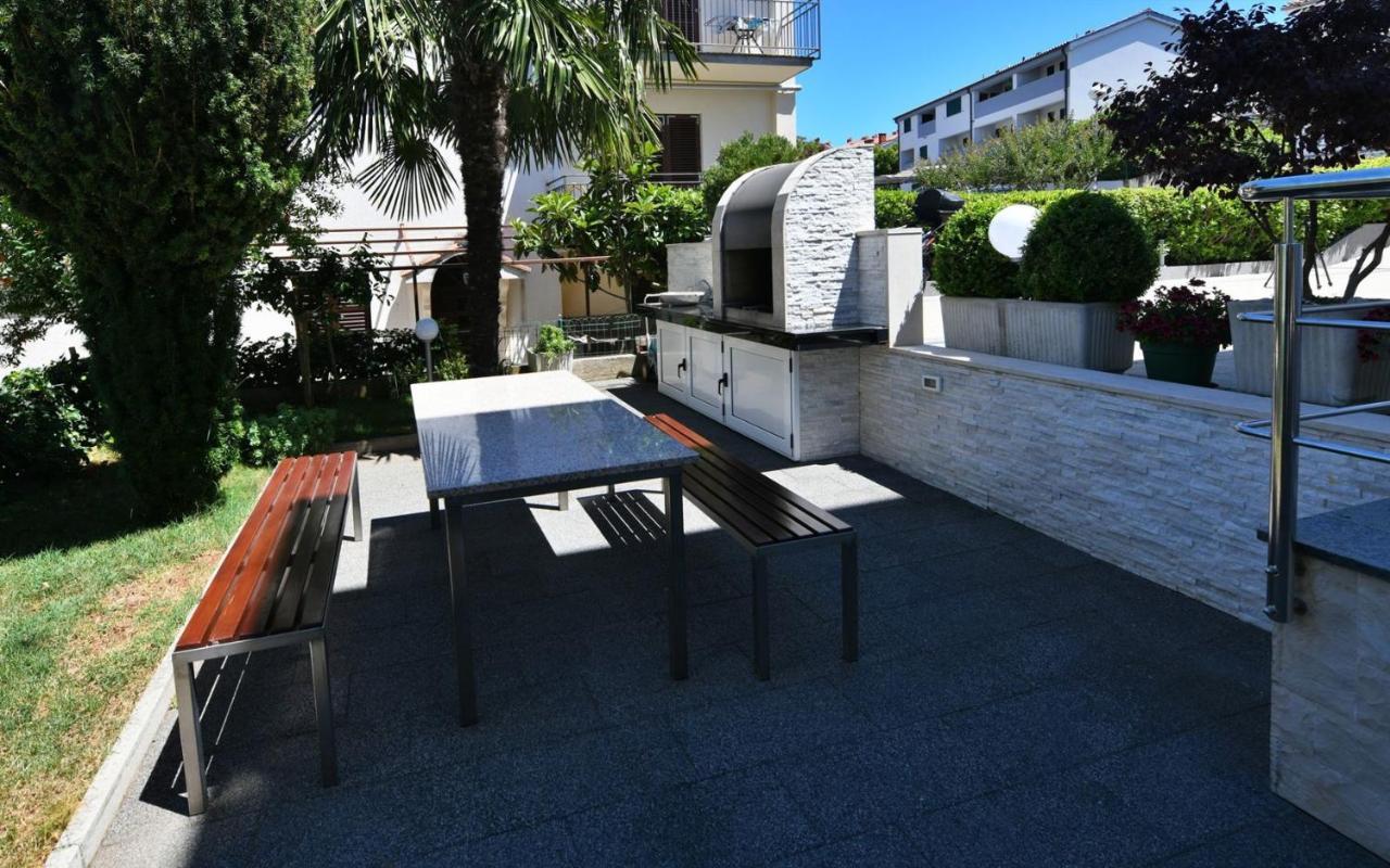 Apartments Mary Malinska Exterior foto