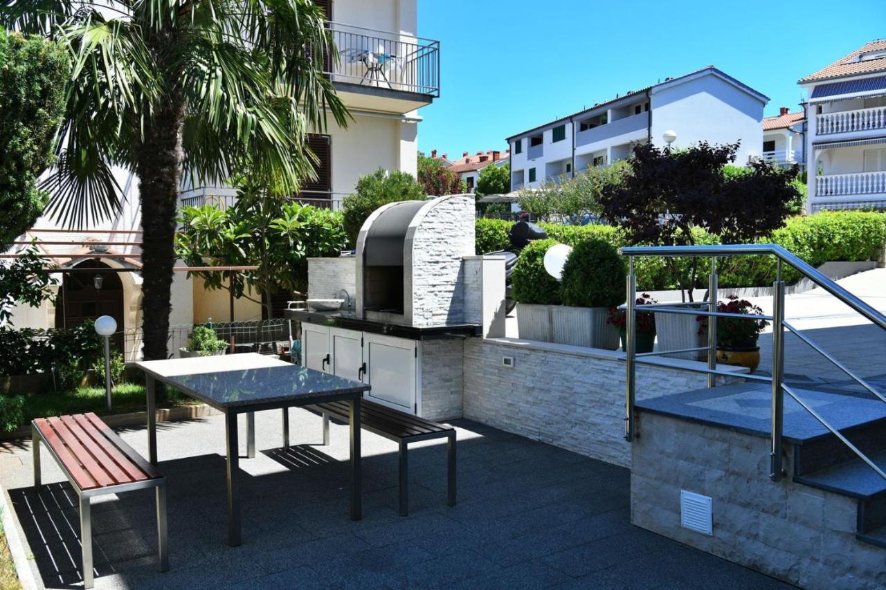 Apartments Mary Malinska Exterior foto